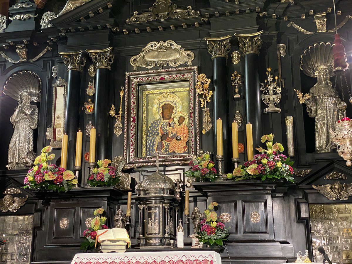 Dziś Matce polecamy wszystkie sprawy Kościoła, <a href="/Pontifex_pl/">Papież Leon XIV</a>, <a href="/Diecezja_Radom/">Diecezja Radomska</a>, <a href="/bpmsolarczyk/">Bp Marek Solarczyk</a>,<a href="/KsEmil/">Fr. Emil Parafiniuk</a>, <a href="/SDM_Polska/">ŚDM PL</a>, całego młodego Kościoła. I tego wszystkiego, co przed nami. Niech Ona nas poprowadzi.