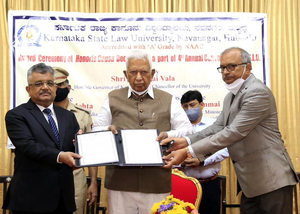 Honorary Doctorate conferred upon Solicitor General of India Tushar Mehta by the Karnataka State Law University. 
@kslulawschool 
#KarnatakaStateLawUniversity 
#SolicitorGeneral