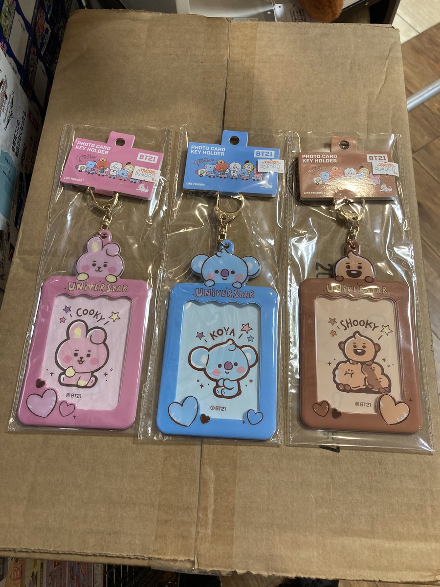 ヴィレッジヴァンガードイオン延岡 Bt21情報 本日 フォトカードキーホルダー入荷しました キーホルダーだからお出かけbag プライベートのbagにも推しを持ち運べそうですね 在庫限りなので お見逃しなく W ジー Bt21 Cook Koya Shooky 写真 ヴィレッジヴァンガードイオン延岡 Bt21情報 本日 フォトカードキーホルダー入荷しました キーホルダーだからお出かけbag プライベートのbagにも推しを持ち運べそうですね 在庫限りなので お見逃しなく W ジー Bt21 Cook Koya Shooky 写真
