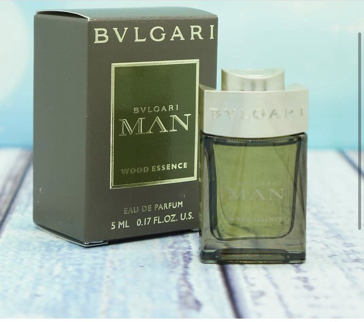 BakulTante's tweet photo. Karena hati tante lagi berbunga2, tante mau bikin GA hadiahnya 2 parfum miniature ini.

Syaratnya cukup follow dan RT aja.

Cussss, GA ditutup hari senin jam 12 siang. https://t.co/8eNUUW63e4