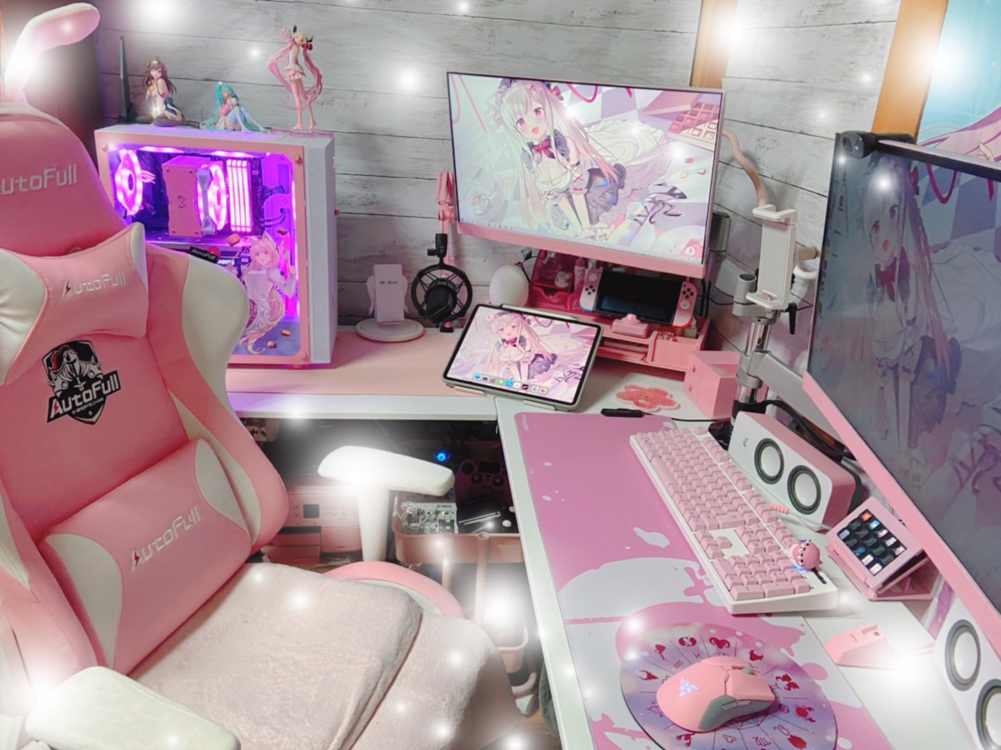 春霞みぃな 個人vtuber そういえば配信機材を入れてからお部屋の写真を撮ってなかったので撮った The ピンクな ゲーミング空間 デスク周りは大好きなピンクに囲まれてる Pcケースやcpuクーラー マイクスタンド Switchのドックとかは塗装済𓂃 𓈒𓐍