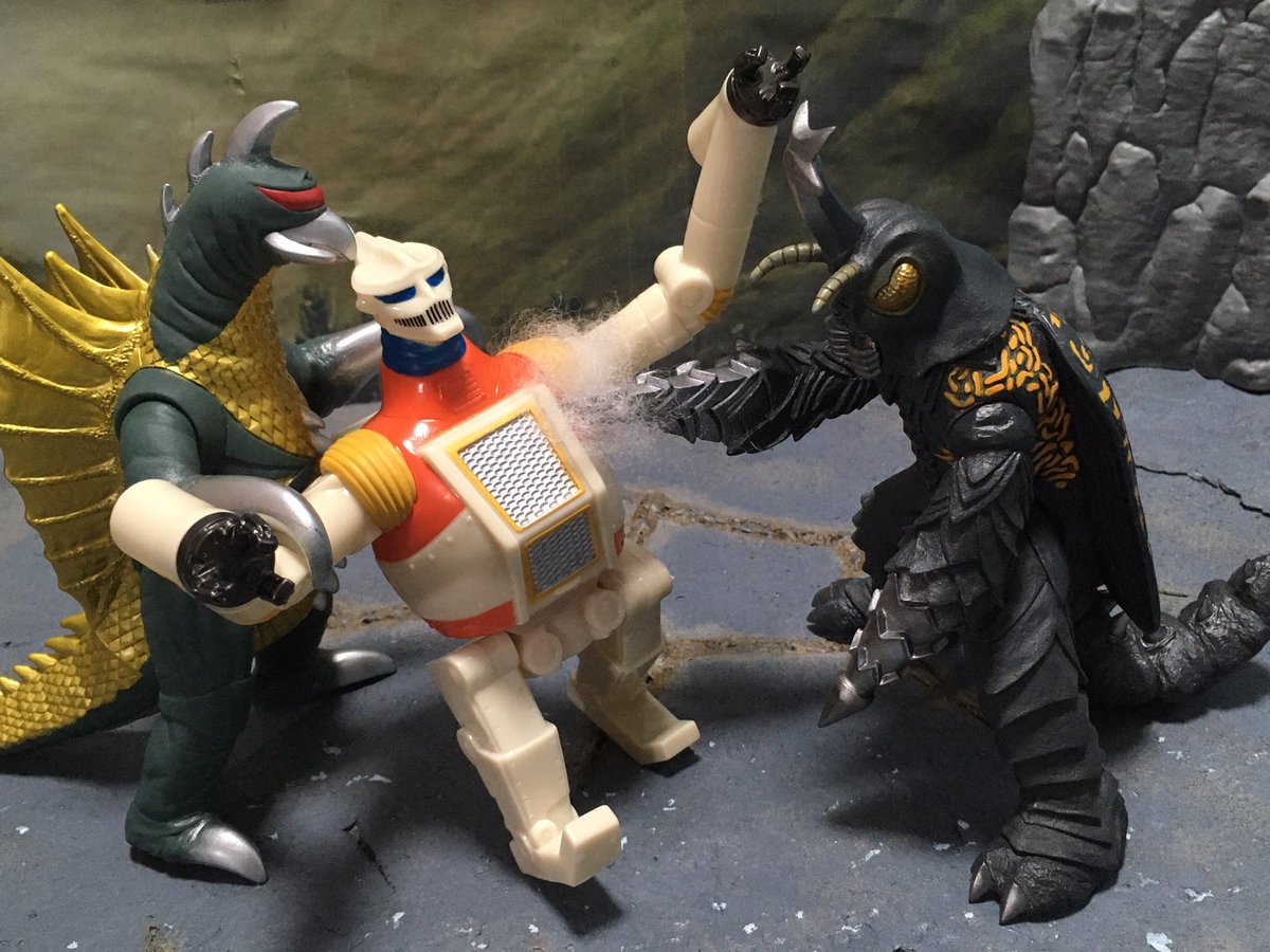 ゴジラSPのムビモンで『ゴジラ対メガロ』を再現！？お互いに背中を