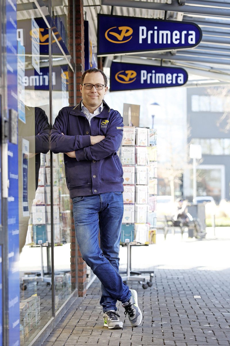 Ronald de Beer van Primera mag wel een postzegel verkopen maar geen kaart. ’Ik lig ’s nachts van 12 tot 4 naar het plafond te staren’ | Serie 1 jaar corona dlvr.it/Rv4t48