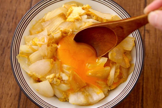 新玉ねぎの美味しい食べ方は？新玉ねぎを麺つゆで煮て卵でとじると美味しい！