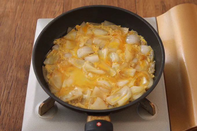 新玉ねぎの美味しい食べ方は？新玉ねぎを麺つゆで煮て卵でとじると美味しい！