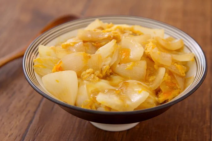 新玉ねぎの美味しい食べ方は？新玉ねぎを麺つゆで煮て卵でとじると美味しい！