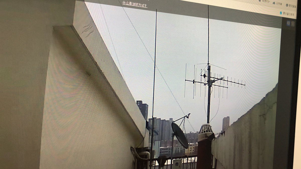 Today I had a great QSO with the F4DXV using the RS-44 satellite. It was very short, but we did make it. What's interesting is that I found that when the elevation is very low there is a very strong signal.