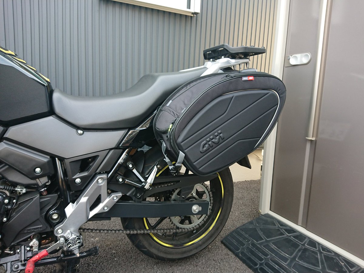 ウーやん 注文していたフットペグ ブレーキペダル サイドバックが届きましたよっと言う事で早速取り付け ネジロック剤が硬化するまで時間がかかるため試走は出来なかっので後日の楽しみ に サイドバックは完全防水ではないけどコスパ優先 旅に出る夢が