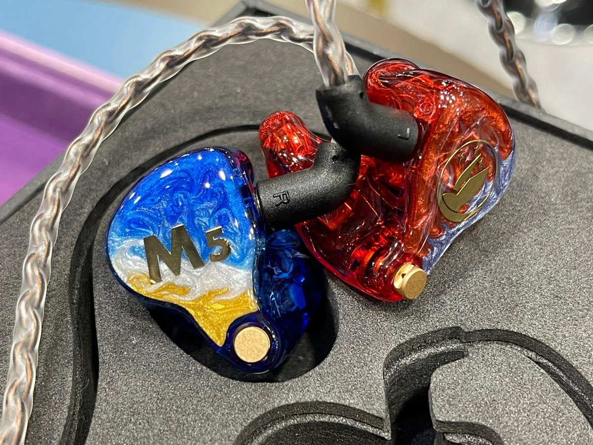 dmaaudio's tweet photo. 【好令人羡慕】💗
#CM耳機關注組
客人 CM 成品分享〜
FiR Audio M5 呢隻 CM 唔單止聲音使人驚艷🌟,機身都使人驚艷🌷……又一靚靚耳機出現〜😍
#機主你就好啦 #CIEM #CustomMadeMonitor #FiRAudio #M5 #訂製耳機 https://t.co/4Ey6202E8B