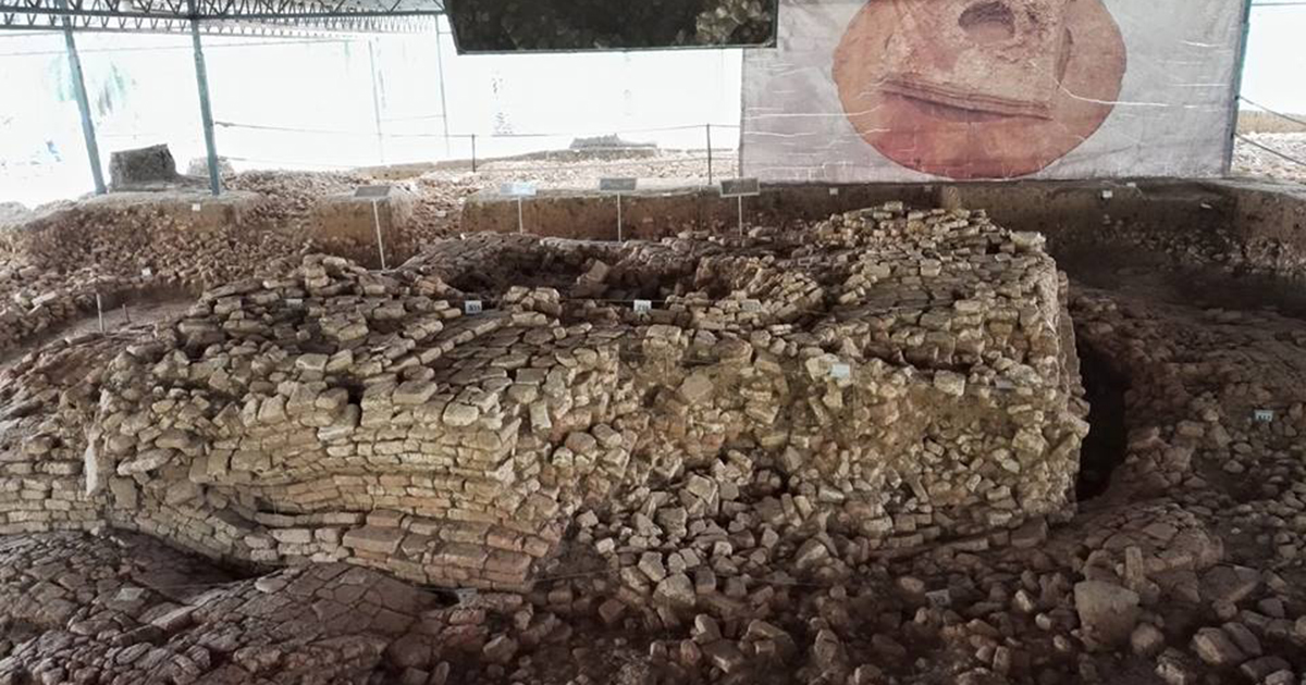 "Rumah Haram Dengan Jalan Dibina Atas Tapak Sungai Batu?"

Kat FB isu ni dah berlegar berkaitan dengan Prof Mokhtar Saidin dan team dia kena halau dari tapak Sungai Batu, nak bagi pembinaan rumah haram dan jalan raya. Lebih sedih benda ni berlaku bawah kerajaan Melayu-Islam PN.