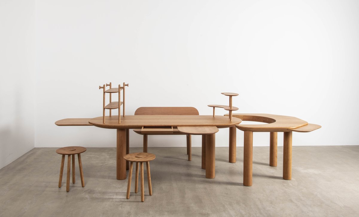 MadridDesignF's tweet image. 'Mesamachine' / #JaimeHayon
― #connectedbydesign 

Un multielemento complejo y ambicioso que, como una navaja suiza, genera en un solo punto un espacio para trabajar, jugar, comer y pasar tiempo con la familia.

Hasta el 14.03 @fernangomezCCV
bit.ly/connected-MDF21 @ahec_europe