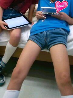 ゆー Twitterissa 拾いですみません Dsとタブレット持ってるから10年前後くらいですよね お店とか売ってないと思うけど 短い半ズボンの子まだ生きてたんだね T Co 0y2waad2yh Twitter