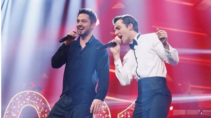 2020 surv birlesmesinde Murat Boz'un şarkisini soyledi cikinca Murat Boz la duet yapti.
Aleyna tilkiyle konustu cikinca Aleyna dizide partneri oldu 2021 surv birlesmesinde de kendi sarkisi cikmis,dizisi izlenmis olacak..
Daha 1 yil dolmadan neler yapti Icraat adam💪🏻🧡