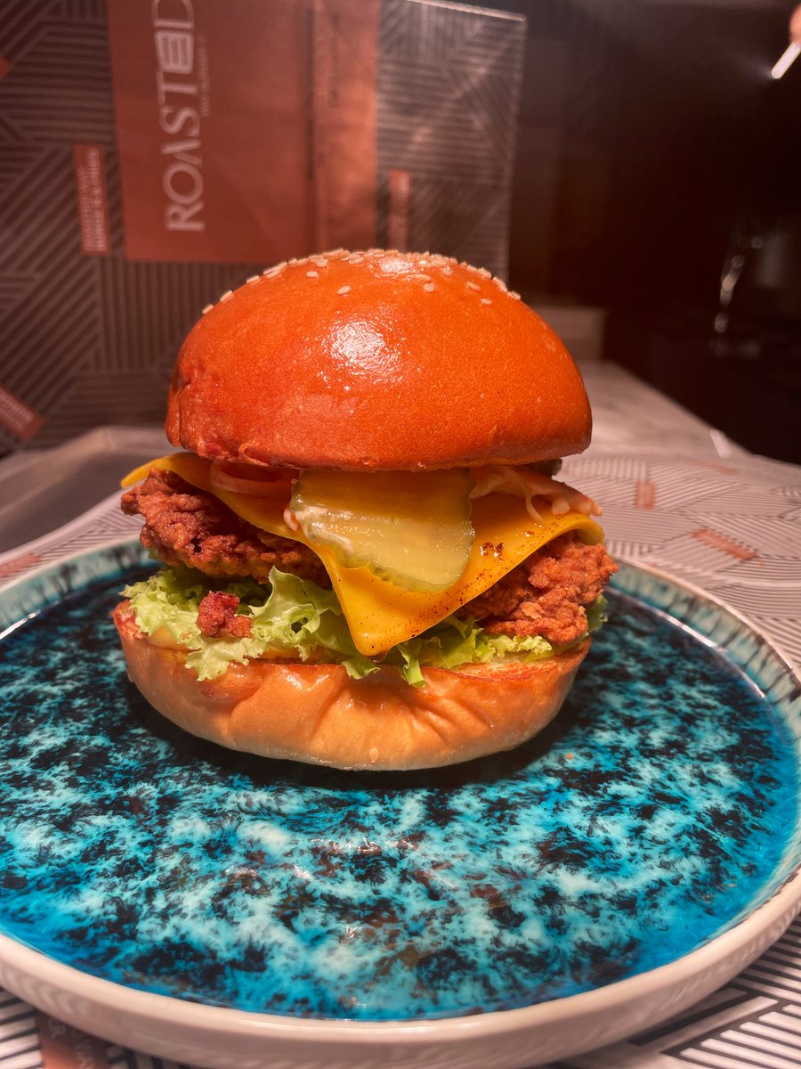 C7Connoisseur's tweet photo. Roasted way burger 🍟🍔
@Roasted_way 

ثاني زيارة لي لفرع الياسمين😍

المكان شرح وجميل والمنيو منوع 

جربت البرسكت ساندوتش لذيذ😋 

وبرجر كرسبي دجاج🐓

الدينمت شرمب🍤

الفيلي ستيك 😋 

البرجر الترفل👌🏻

بطاطس البرسكت لذيذ 
📍

https://t.co/py40lRPaUb https://t.co/q8ubo1Quct