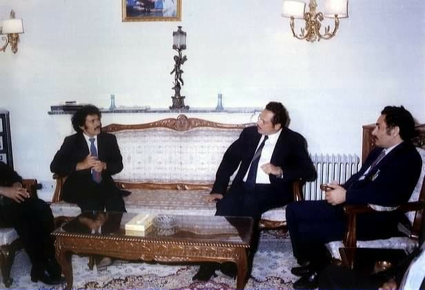 في مثل هذا اليوم6 مارس 1983م. فخامة الرئيس "علي عبدالله صالح" (رحمة الله عليه)، أثناء إستقباله في نيودلهي الأخ "علي ناصر محمد" رئيس هيئة رئاسة الشعب رئيس الوزراء بالشطر الجنوبي من الوطن، على هامش مشاركته في أعمال مؤتمر قمة عدم الإنحياز السابع بالهند.