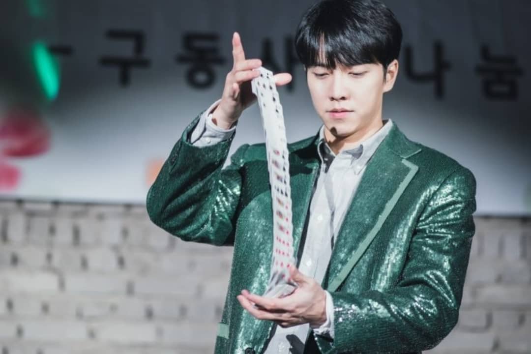 SeungAiren's tweet photo. Show de mágica com nosso Nenêm
Em uma das cenas de Mouse
#mouse_tvn
#mousedrama
#mouselesg
#mouseleeseunggi
#dramamouse https://t.co/ExYjGbq3xh