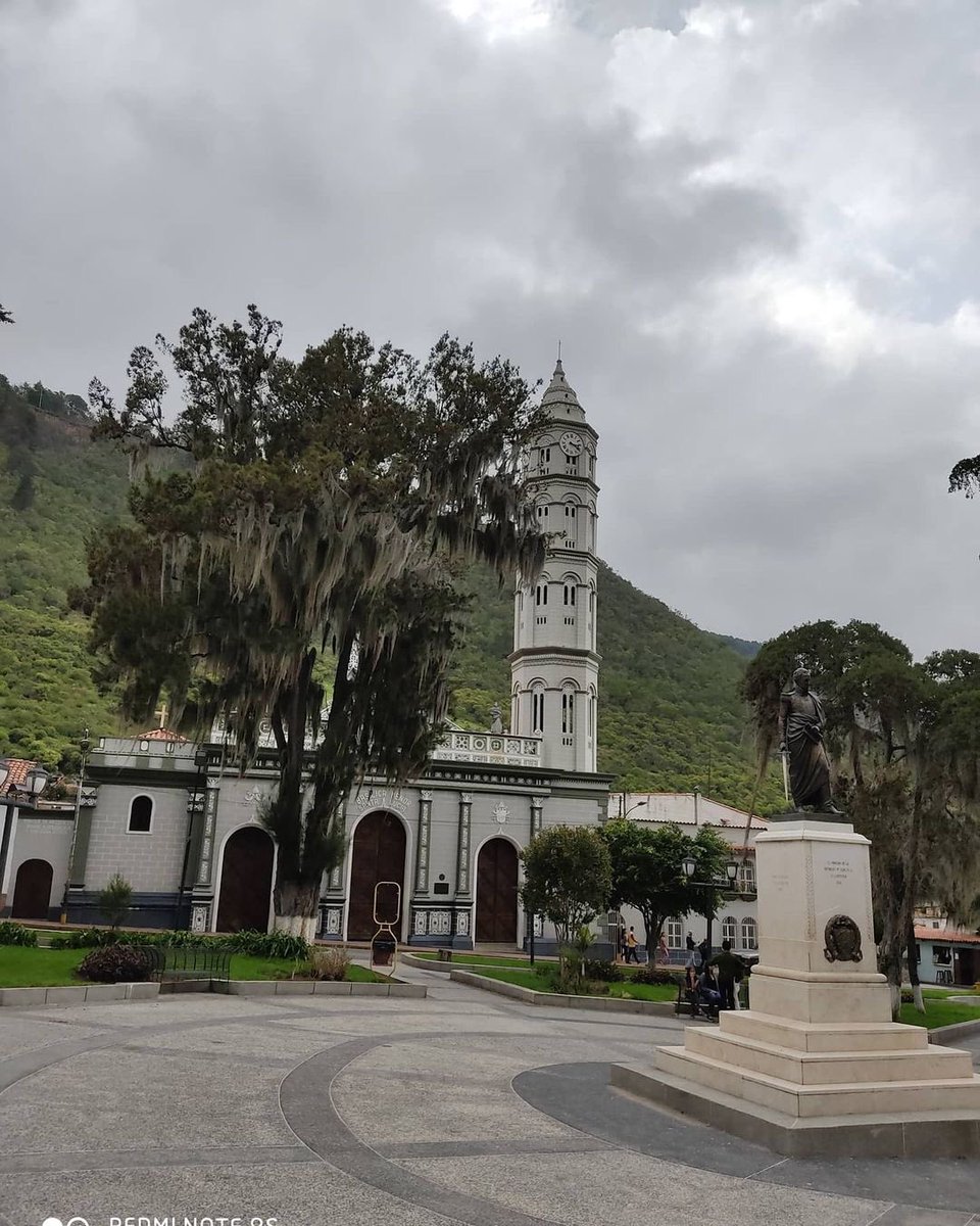 #EncantoVenezolano

Buenos días, este sábado les mostramos la hermosa Basílica Menor de Santa Lucía en #Timotes, estado #Mérida 

#Venezuela
#06Mar