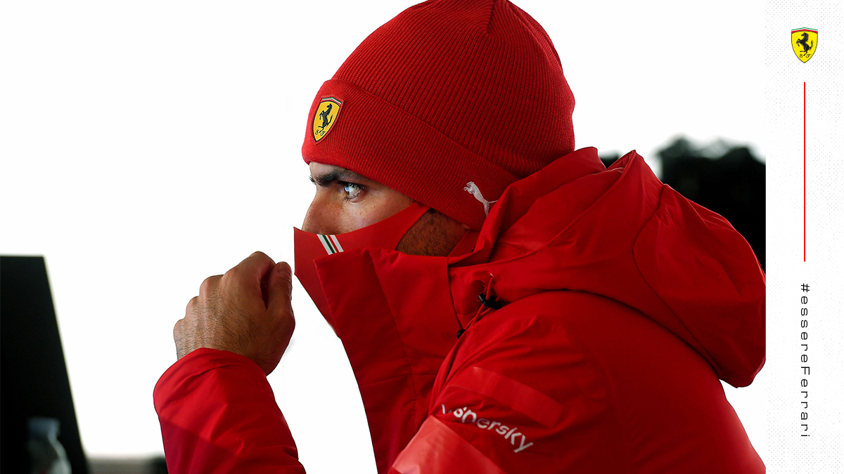 ScuderiaFerrari's tweet photo. Say his name 𝙬𝙞𝙩𝙝𝙤𝙪𝙩 saying his name 👇

#essereFerrari 🔴 @CarlosSainz55 https://t.co/An9aqCdnDr