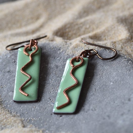 fromtheflameuk's tweet photo. It's not too late to treat your mum (or yourself!) this #MothersDay🌻Our gorgeous handcrafted letterbox jewellery lasts longer than flowers &amp; chocolate and it's 20% off this week! Use LOVEYOUMUM20 at checkout #UKGiftAM  #northwestuk #handmadewithlove @UKGiftHour @UKGiftHourPower https://t.co/ZHBjwh9U0A