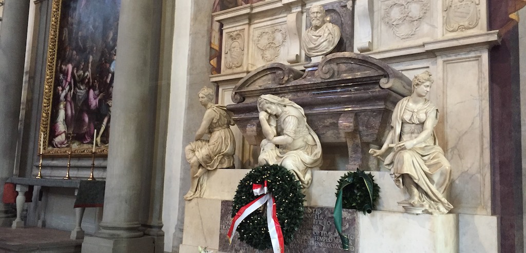 santacroceopera's tweet photo. Buon compleanno Michelangelo!
Sulla tomba di #Michelangelo in #SantaCroce la corona deposta dal sindaco di #Firenze @DarioNardella e quella del Rotary Michelangelo di Firenze
#OTD #santacroceopera #MichelangeloBuonarroti @comunefi #rotaryfirenzemichelangelo #6marzo https://t.co/vwxnNlrqVn