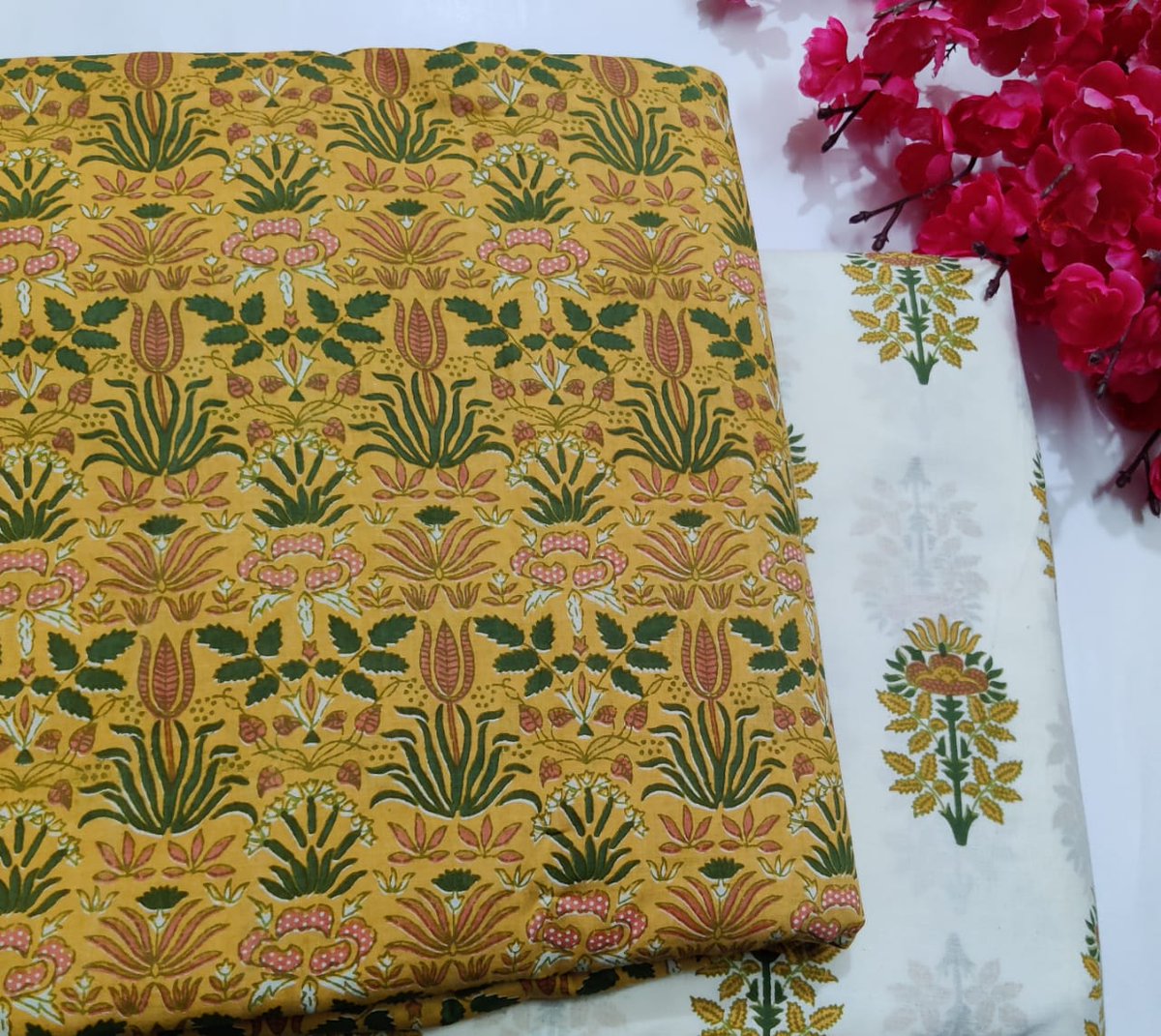 MannSatheStore's tweet image. Handblocks 

Fabrics

#fabrics

#handblocks 

INR Rs 250/- per mtr.

Buy 5 mtrs and more and get free delivery.
For less than 5 mtrs, delivery charge is Rs 80 per kg parcel.

Running fabrics 

#MannSa