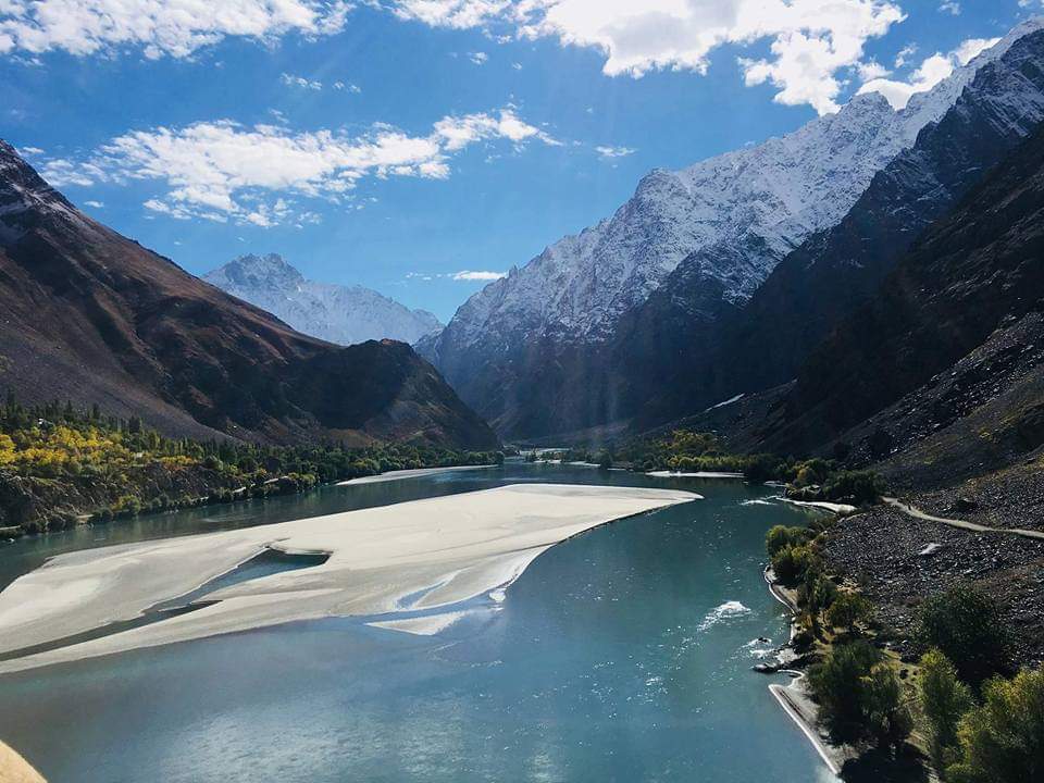 Badakhshân is heaven. Addicted to Afghanistan´s mountain and valleys pictures. And people think our country is a desert. Go figure. https://t.co/aAHUulEN8J