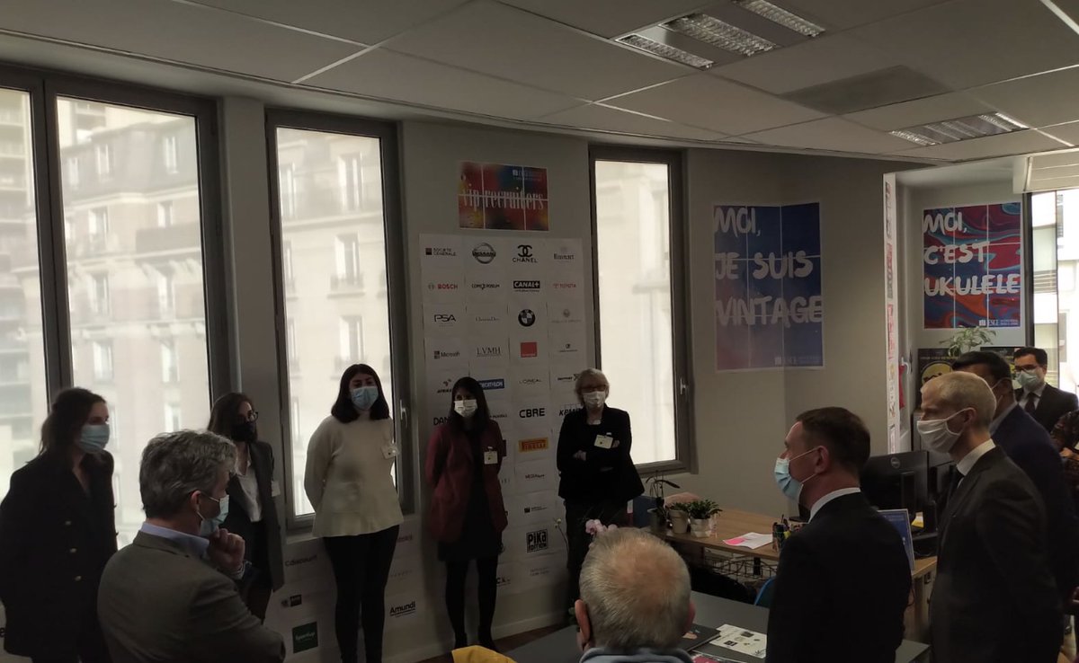 Avec <a href="/FranckRiester/">Franck Riester</a>, visite de l'<a href="/ESCE/">ESCE</a>, la 1ère école consacrée à l'#export en France ! Évidemment très fier d'être parrain de promo.

Une jeunesse qui a soif d'apprendre et qui incarne la reconquête française 🌍🇫🇷