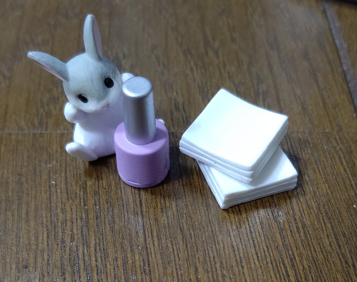 projectnNT's tweet photo. 菊臣昊嶺

みなさんこんばんは🐰💕
今日お仕事の後にお買い物してたらとっても可愛いガチャガチャ見つけたの！

お化粧うさぎって言うんだよ✨
チークの上に乗ってる子もマニキュアに興味津々な子も可愛すぎる～😚💕 https://t.co/EkB7tdI67c