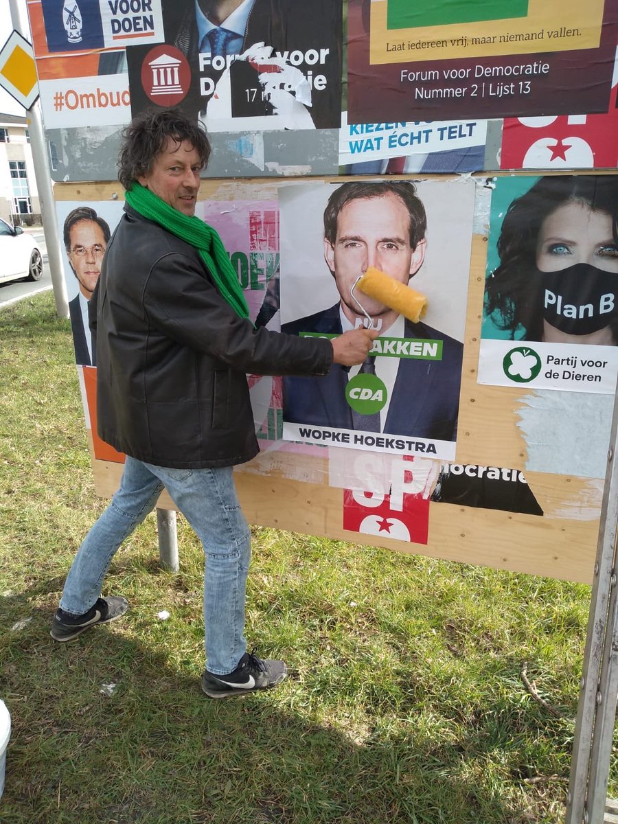 Plakteam Culemborg opnieuw aan de slag om #teamCDA te ondersteunen. Wat nu nodig is is visie op de toekomst van Nederland na Corona. Perspectief bieden #stem #CDA 👊🏻 #NuDoorpakken