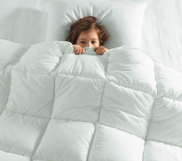 Met een professionele reiniging van uw donzen jas of donzen dekbed herstelt u de veerkracht en warmte-isolatie. Lekker met dit koude weer! Fijn weekend