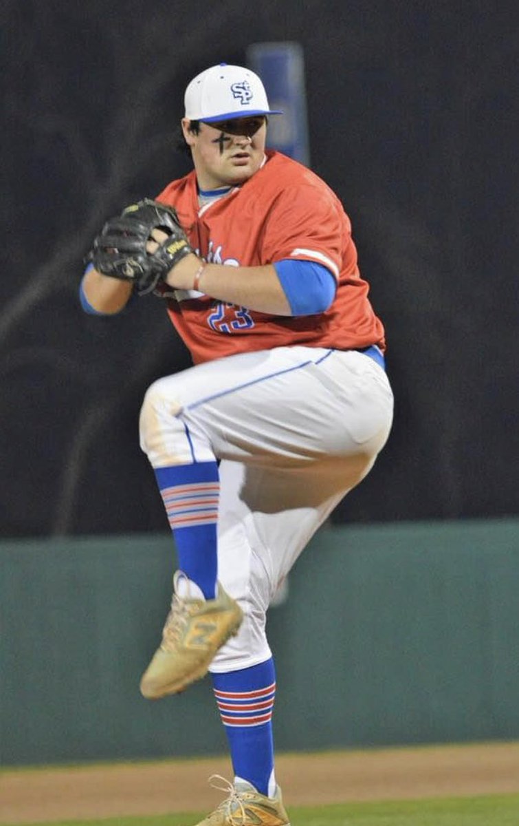 GALuckie's tweet photo. Turns out my 6’4/295 pound offensive lineman cousin @IvanShultzOL can also mow’em down on the bump #CompleteGameNoNo #HitsBombsToo https://t.co/REeM8Yzc6a