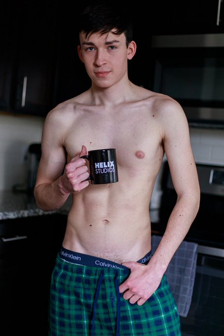 How much cream? ☕️ https://t.co/vI6IE8moJb