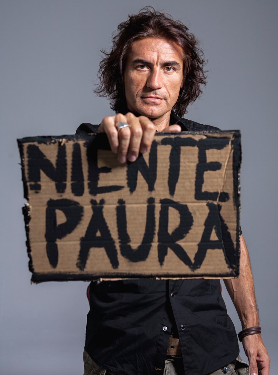 ligabue's tweet photo. Teniamo botta! https://t.co/TlY8CxGLZm