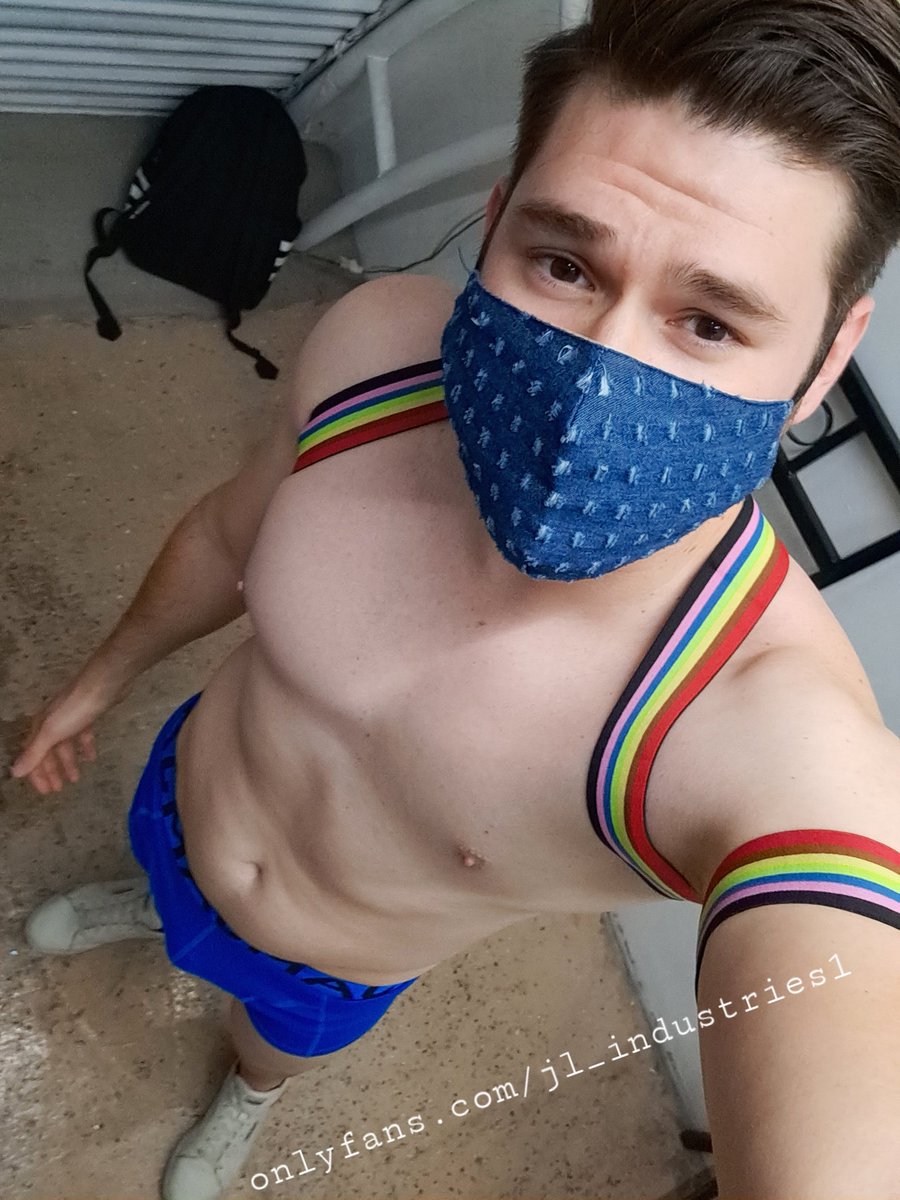 jl_industries1's tweet photo. Yesterday in #jrz #eptx #gogoboy #gayboy #gayjrz #gayeptx #gaymexico #gayusa #gaytexas #gaychihuahua #gaydancer #gayfit #shirtless #shirtlessgay https://t.co/vz7sNyhYdH