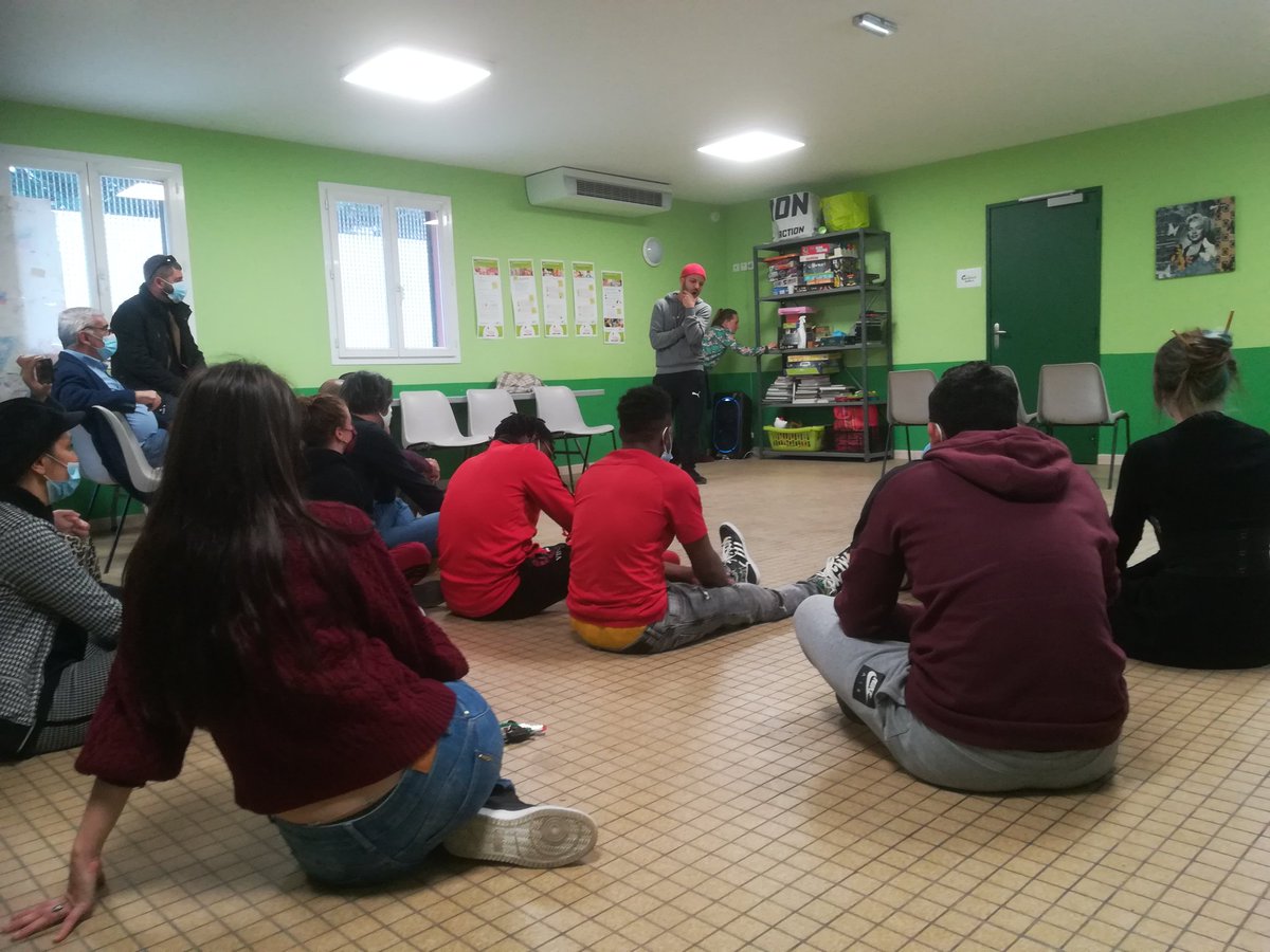 phlasterle's tweet photo. Très chouette après-midi partagé avec @GerardTremege et @ADoubrere à la rencontre des jeunes #quartier Mouysset qui participaient #atelier "Danse &amp; Pensée" 🙏 à Bouziane Bouteldja et Elsa Poissonnet-Boyer qui ont animé cet atelier ➡️ #danse comme révélateur #identité https://t.co/UOv3Vt45dZ