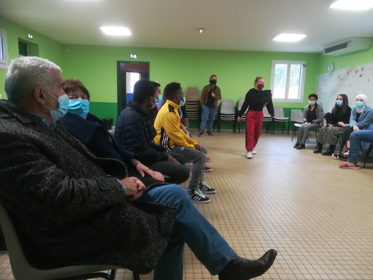 Très chouette après-midi partagé avec <a href="/GerardTremege/">Gérard Trémège</a> et <a href="/ADoubrere/">Andrée Doubrère</a> à la rencontre des jeunes #quartier Mouysset qui participaient #atelier "Danse &amp; Pensée" 🙏 à Bouziane Bouteldja et Elsa Poissonnet-Boyer qui ont animé cet atelier ➡️ #danse comme révélateur #identité