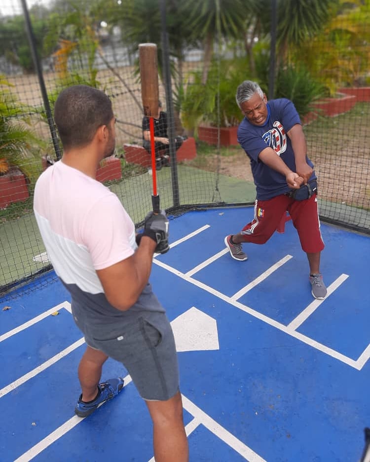 Para corregir la mecánica de bateo, necesitas un espacio adecuado, al coach y los implementos... ¡Nosotros lo tenemos todo! #batemania #ccct #mecanicadebateo