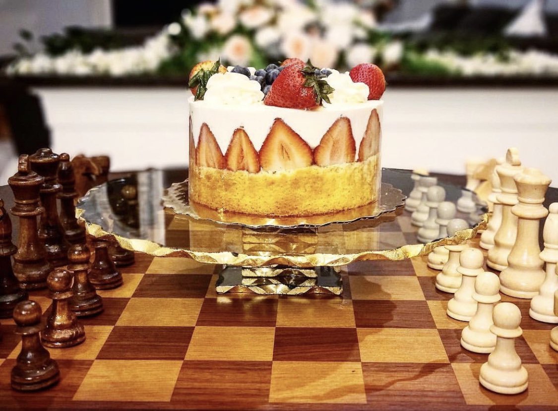 HiHomeAccess's tweet image. This Cake Stand is a handmade glass wear! Beautiful glass with gold assent edges. A Stunning Statement piece which would be great for a special occasion!🥰
#hihomeaccessories #h_and_I_home  #cakestand #homesweethome #homedecor #homedesign #homestyling #homeaccessories #entertain