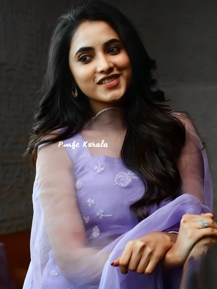 PMFCKerala's tweet photo. Talk less, Smile more💜

#PriyankaArulMohan 
@priyankaamohan
#Suriya40 #Doctor #Sreekaram 
#DoctorFromMarch26 https://t.co/pJhMA7L8KU