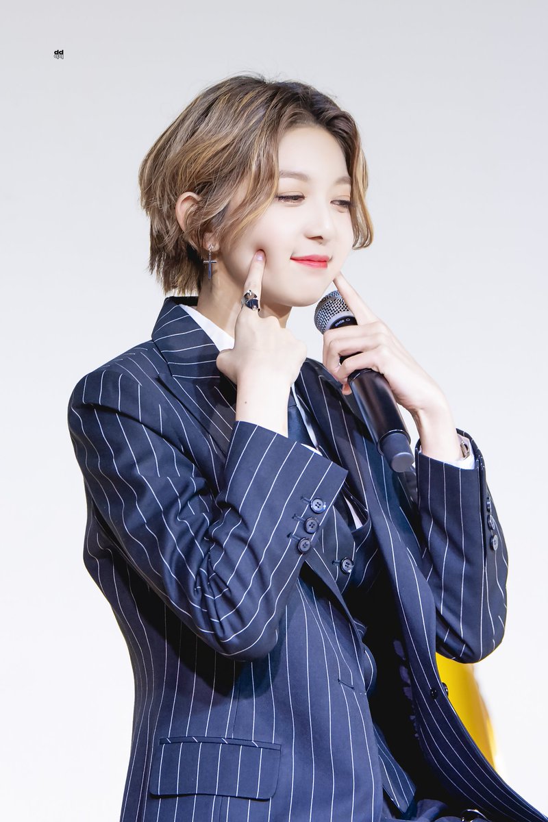 daydream_0307's tweet photo. 190304 물오름달 이레 생일 팬미팅

재보정
내년에도 내후년에도 함께하자♥

@hf_dreamcatcher 
#드림캐쳐 #다미
#HappyDAMIday https://t.co/hkbSfX8rie