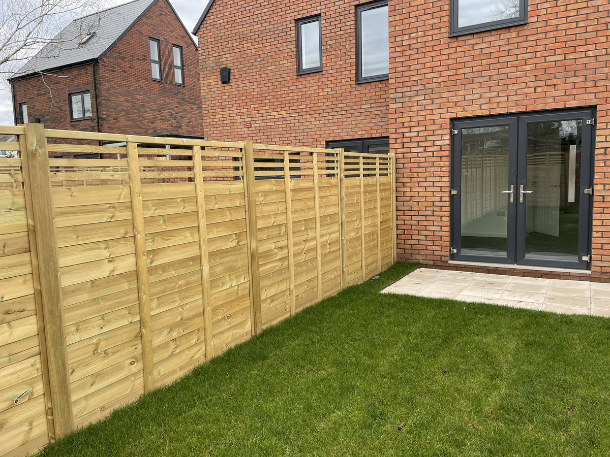 FenceSecure's tweet photo. Tongue &amp; Groove tantalised treated panels with trellis top &amp; H section Timber posts installed to 13 no plots to a new build project.
Premium Timber Fencing at its best.
#wvliving https://t.co/gA0xuraQEX