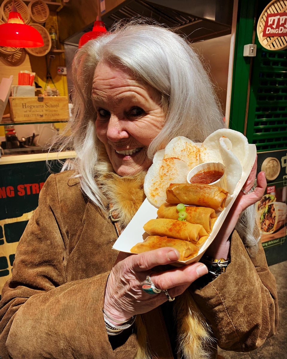 dingdinguk tweet media