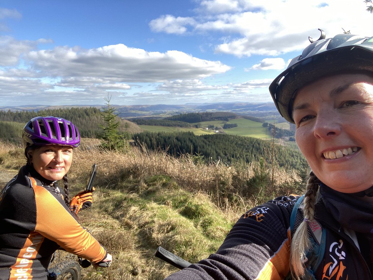 katevic36's tweet photo. Great start to my leave glorious sunshine to put in a 28 mile ride around some hills from home ☀️😁🚵🏽‍♀️ https://t.co/OMEK4pRTMz