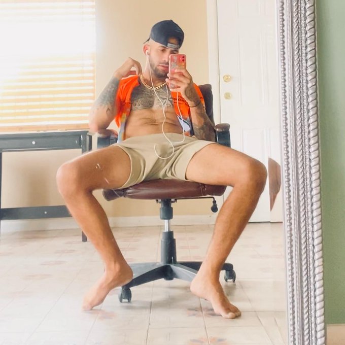 just here vibin&rsquo; listening to my favorite podcast, also.. what do you prefer, shorts or no shorts? #naughtyandnice<a href="/tag/naughtyandnice"class="tags"><span>#naughtyandnice</span></a>