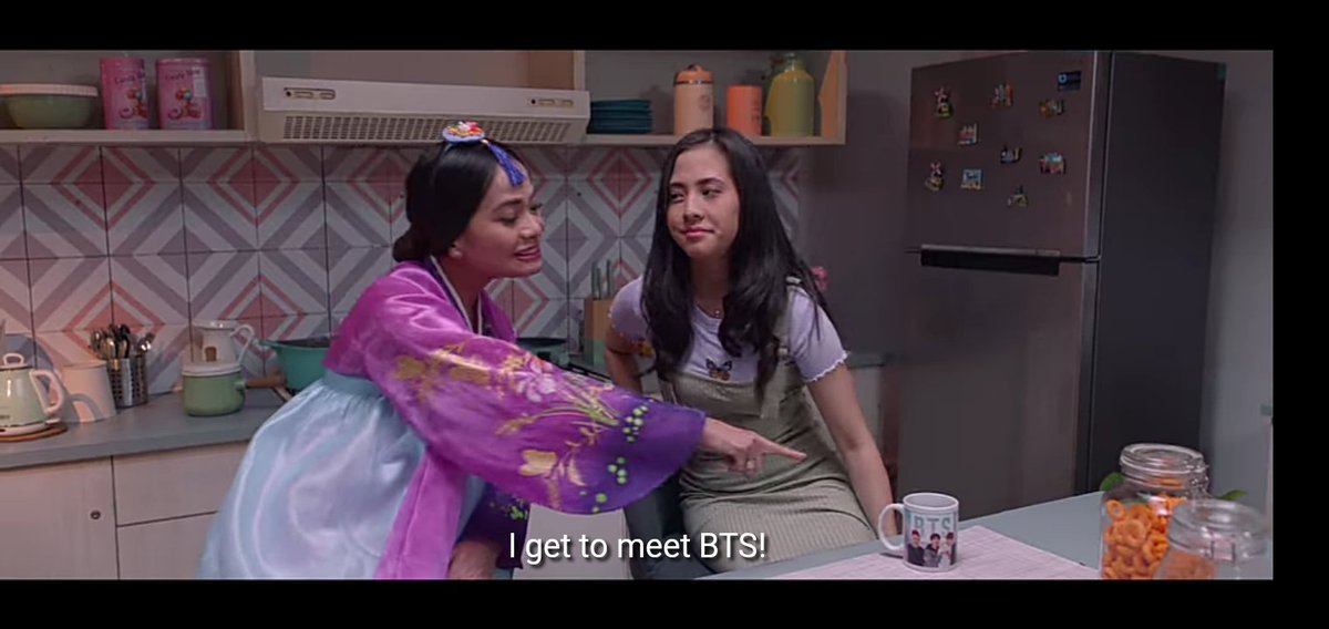 13_euphoria_06's tweet photo. 🤣😂suk2 tgk film Indonesia and ttba muncul nma @BTS_twt
Film : #Mariposafilm https://t.co/h4LcKFiHmy