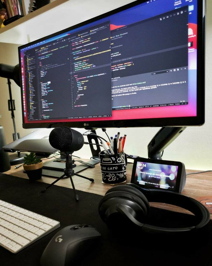 the_devlife's tweet photo. #thedevlife by @douglasamarelo_dev We code everyday
.
.
.
.
.
.
#programming #developer #frontend #frontenddevelopment #dev #coder #coderlife #tech #webdeveloper #web #reactjs #frontenddeveloper #vscode #code #js #javascript #javascriptdeveloper #macbo… https://t.co/JhfYwS1BBV https://t.co/oXheHjQR1S