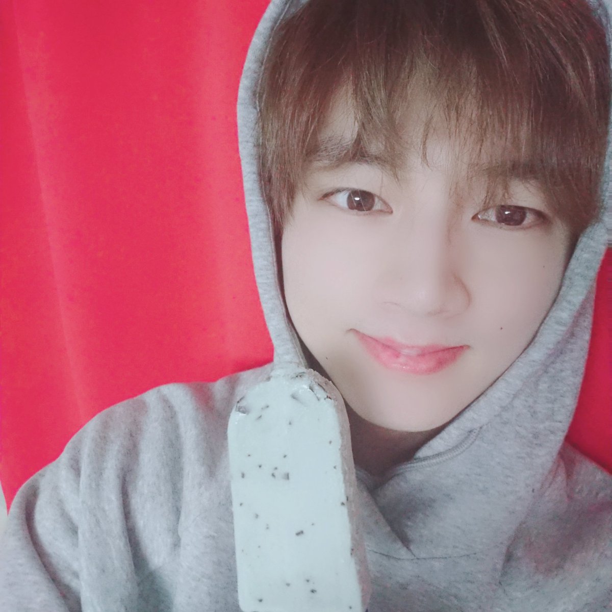 [YeY] 

여러분은 사탕이 좋아요? 아이스크림이 좋아요?? 
저는 둘다 좋아요🍭🍦

#화이트데이
#예이 #YEY
#BLACK6IX #블랙식스 #BLACKPEARL #블랙펄
#YEJUNPARKER #RisingRisingB6