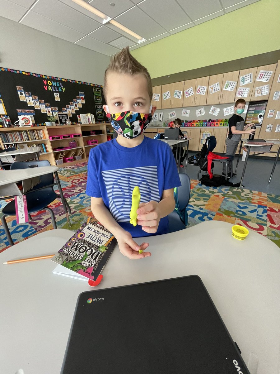AHuzela's tweet photo. Group B hard at work creating inventions that fly based off of Wonders Week 4 during morning work. https://t.co/Ki6gySlWJl