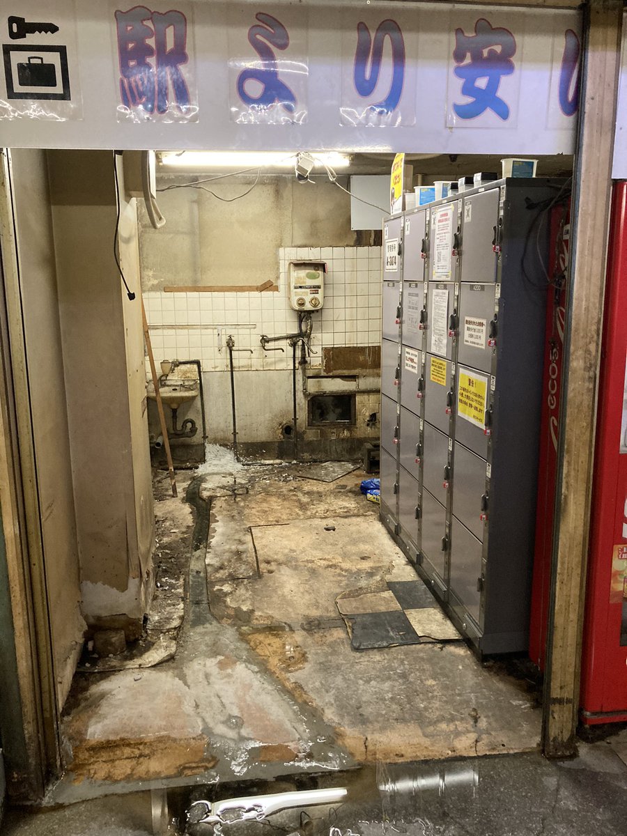 浅草地下街のコインロッカー 汚すぎてサイレントヒルのマップかと思った 洗面台調べたらイベント始まりそう 監禁場所みたい Togetter