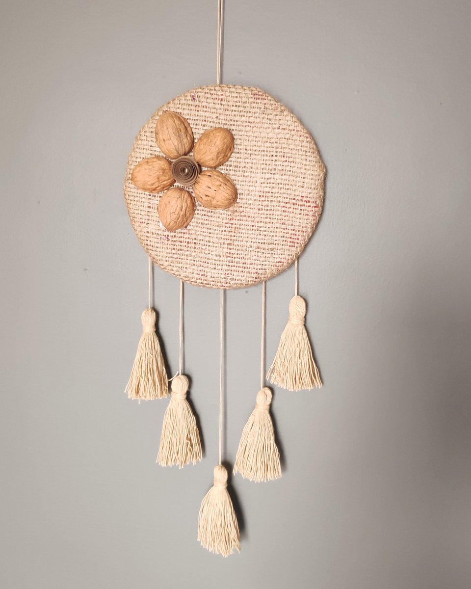 ImaginationHut's tweet image. How to make wall hanging
Watch video by clicking on the link- 
youtu.be/jaAoxxtq3-k

#wallhanging #diywallhanging #wallhangingcrafts #diy #artandcraft #handmadecrafts #jutecrafts #walnutcrafts #bestoutofwaste